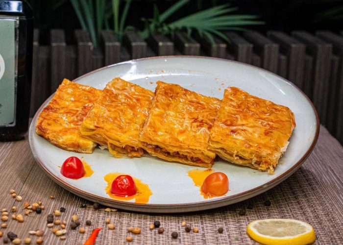 goulash_with_meat_and_cheese_17245103465192802